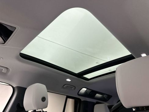 New 2026 Land Rover Defender 110 X-Dynamic SE image 19