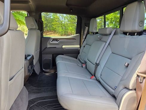 Used 2025 Chevrolet Silverado 1500 LT w/ Leather Package AWD/4WD image 13