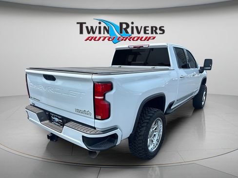 Used 2026 Chevrolet Silverado 2500 High Country w/ High Country Premium Package AWD/4WD image 4