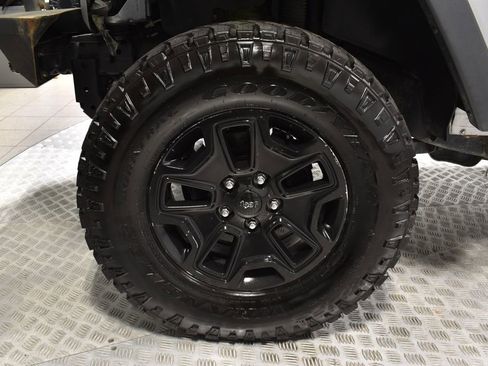 Used 2015 Jeep Wrangler Unlimited Rubicon w/ Dual Top Group image 33