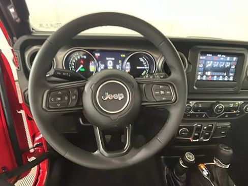 Used 2023 Jeep Wrangler Unlimited w/ Convenience Group AWD/4WD image 13