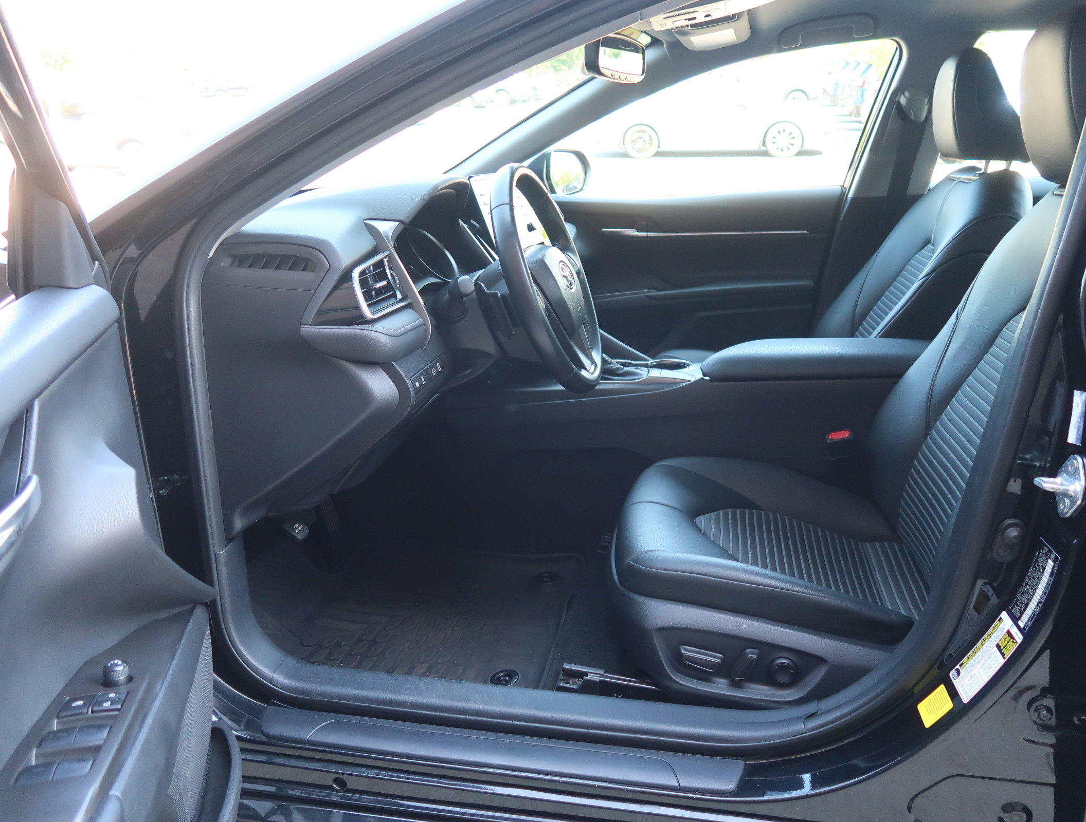 Used 2024 Toyota Camry SE w/ Convenience Package FWD image 11