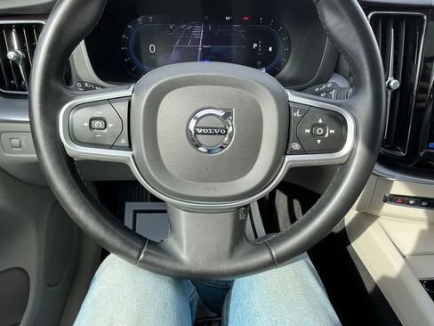 Used 2022 Volvo XC60 B5 Momentum AWD/4WD image 4