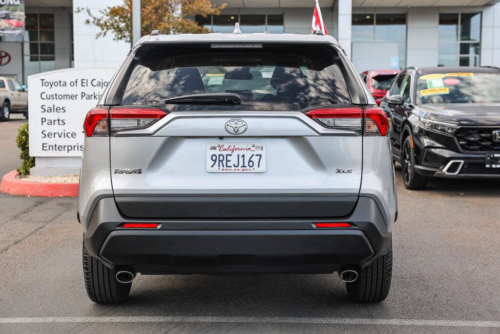 Certified 2025 Toyota RAV4 XLE FWD image 24