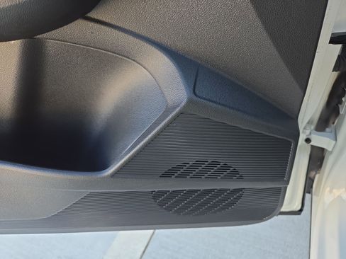 Used 2025 Volkswagen Taos SE image 14