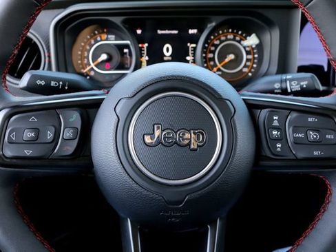 Used 2024 Jeep Gladiator Rubicon w/ Convenience Group AWD/4WD image 12