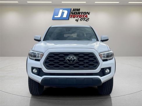 Used 2021 Toyota Tacoma TRD Off-Road image 2