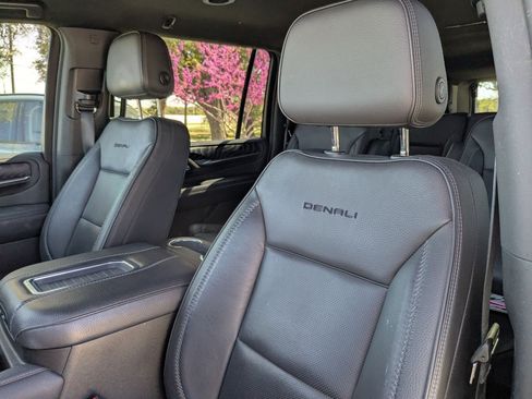 Used 2021 GMC Yukon XL Denali image 11