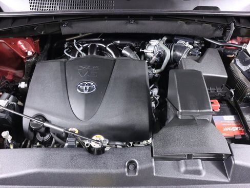 Used 2018 Toyota Highlander XLE AWD/4WD image 44