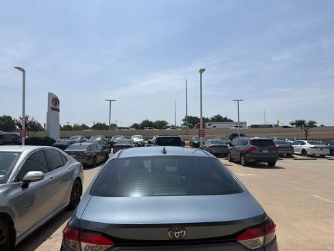 Used 2020 Toyota Corolla LE FWD image 6
