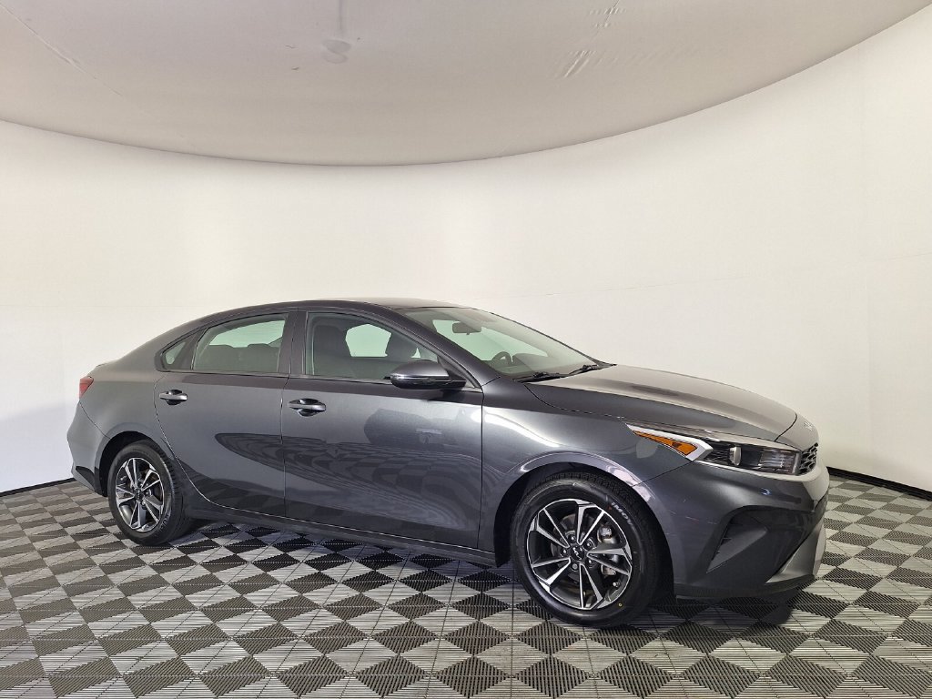 Used 2023 Kia Forte LXS w/ LXS Technology Package FWD image 3