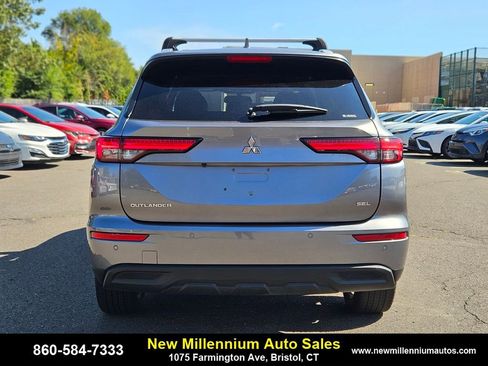 Used 2022 Mitsubishi Outlander GT image 4