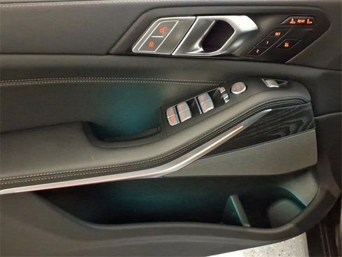 Certified 2022 BMW X7 xDrive40i w/ Premium Package image 28