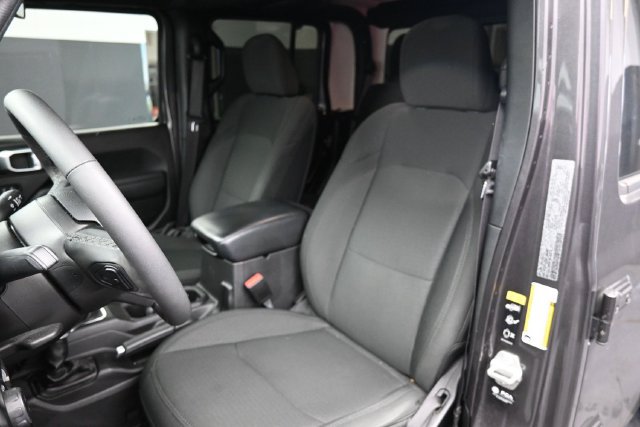 Used 2023 Jeep Gladiator Sport AWD/4WD image 17