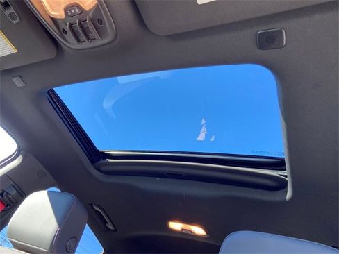 Used 2023 Chevrolet Colorado Z71 w/ Z71 Convenience Package 2 image 17