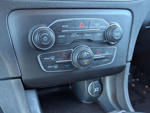 Used 2023 Dodge Charger SXT AWD/4WD image 18