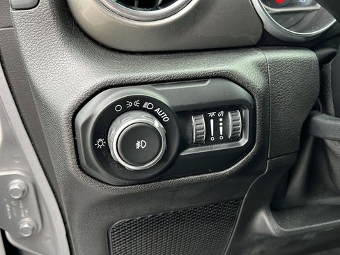 Used 2019 Jeep Wrangler Unlimited Sahara image 21