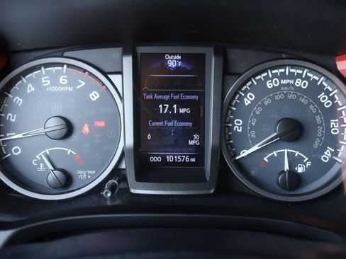 Used 2019 Toyota Tacoma TRD Sport w/ Technology Package AWD/4WD image 10