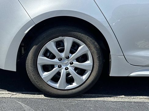 Used 2025 Toyota Corolla LE FWD image 8