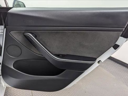 Used 2023 Tesla Model 3 Standard Range image 18