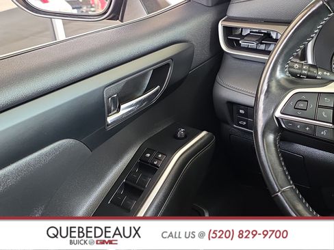 Used 2023 Toyota Highlander XLE FWD image 24
