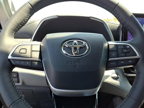 New 2026 Toyota Highlander Platinum AWD/4WD image 17