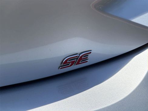 Used 2019 Toyota Corolla SE FWD image 8