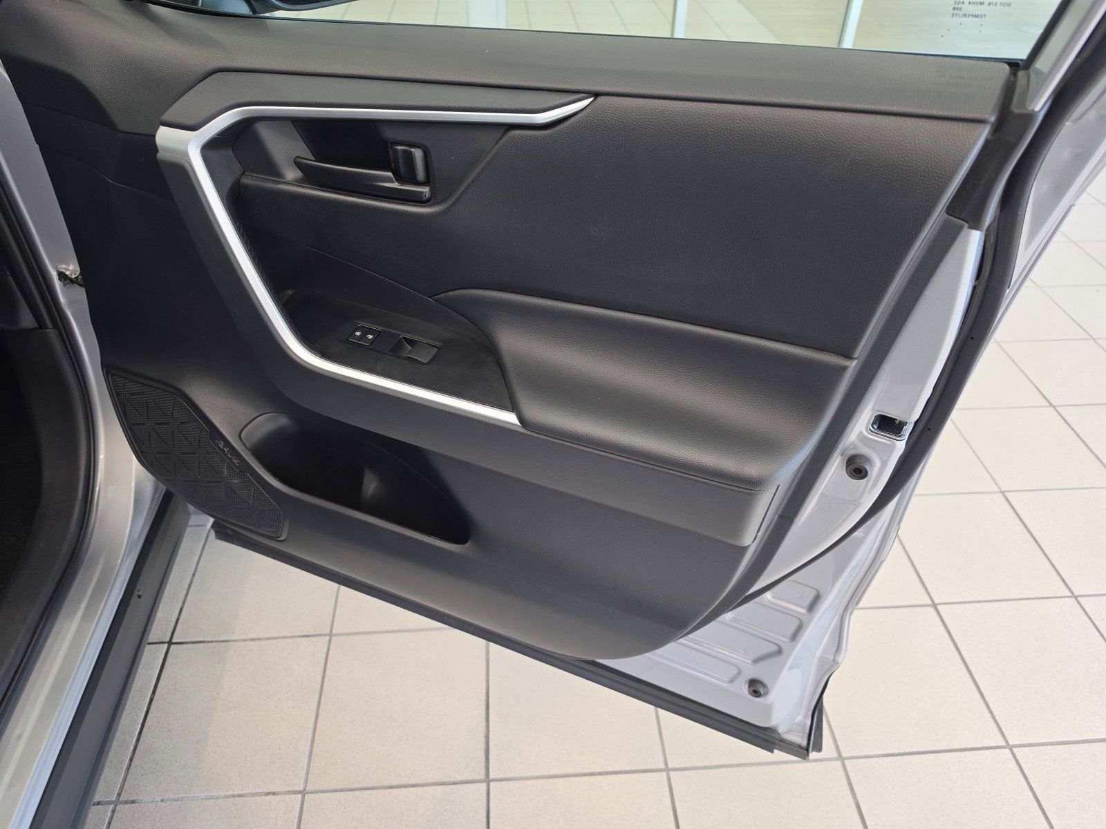 Used 2025 Toyota RAV4 LE AWD/4WD image 23