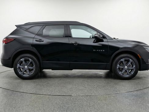 Used 2025 Chevrolet Blazer LT image 11