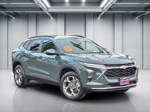 New 2026 Chevrolet Trax LT w/ Driver Confidence Package image 1