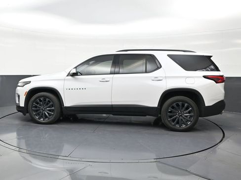 Used 2023 Chevrolet Traverse RS FWD image 2