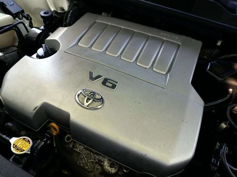 Used 2012 Toyota Venza LE w/ LE Convenience Pkg FWD image 12