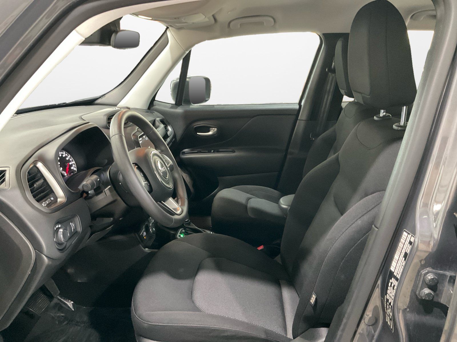 Used 2023 Jeep Renegade Latitude AWD/4WD image 10