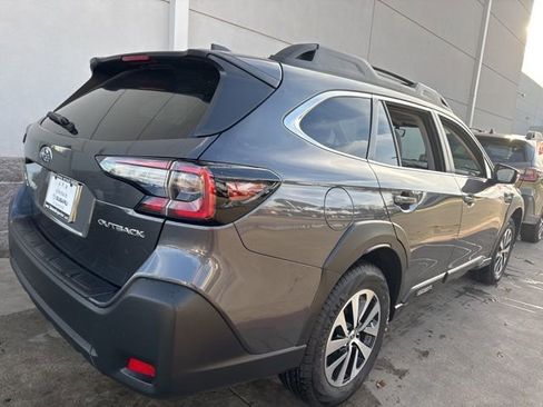 Used 2025 Subaru Outback Premium image 3