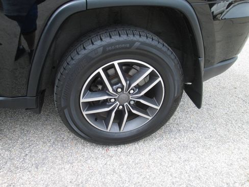 Used 2019 Jeep Grand Cherokee Limited AWD/4WD image 13