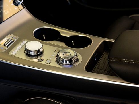 Used 2026 Genesis GV70 2.5T Advanced image 17