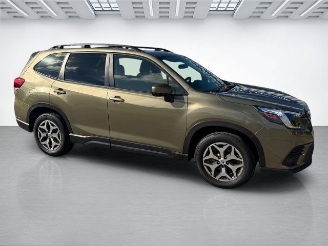 Used 2024 Subaru Forester Premium AWD/4WD image 2