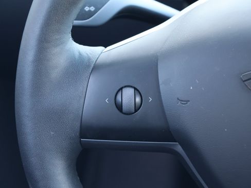 Used 2023 Tesla Model Y AWD image 17