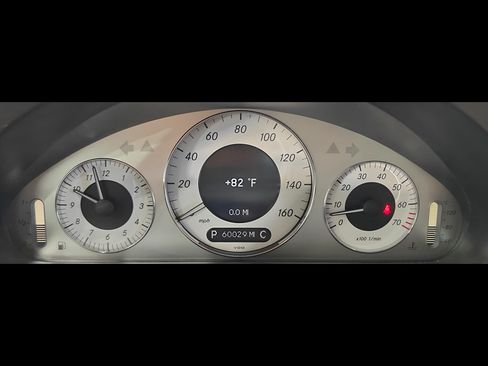Used 2008 Mercedes-Benz E 550 4MATIC Sedan image 43