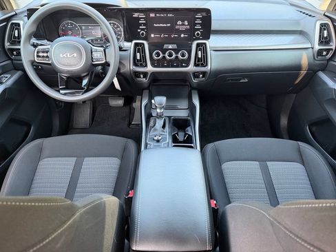Used 2023 Kia Sorento LX FWD image 17