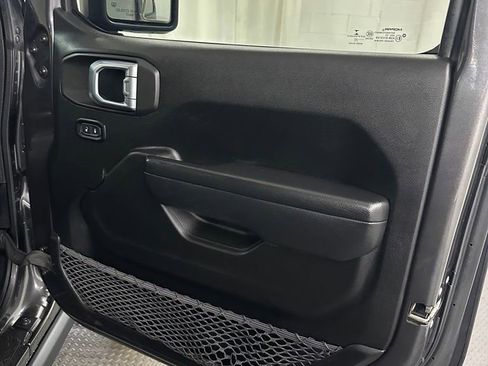 Used 2022 Jeep Gladiator Willys image 40