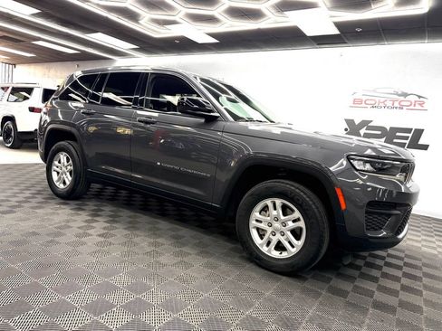 Used 2022 Jeep Grand Cherokee Laredo w/ Luxury Tech Group I RWD image 2