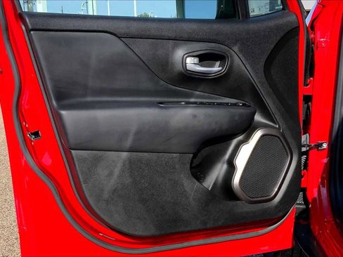 Used 2023 Jeep Renegade Latitude w/ Premium Group image 21