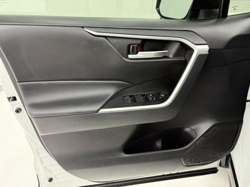 Used 2023 Toyota RAV4 XLE Premium image 29