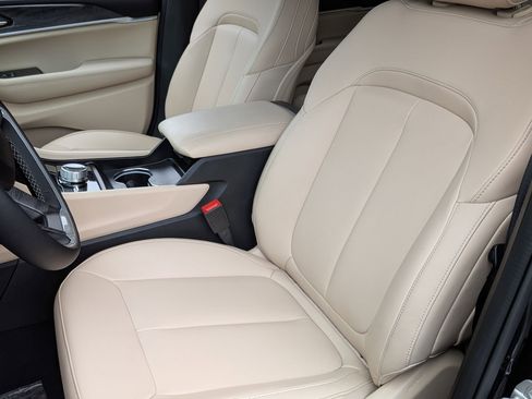 Certified 2024 Jeep Grand Cherokee Limited w/ Black Appearance Package image 14