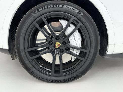 Certified 2019 Porsche Cayenne Turbo AWD/4WD image 11
