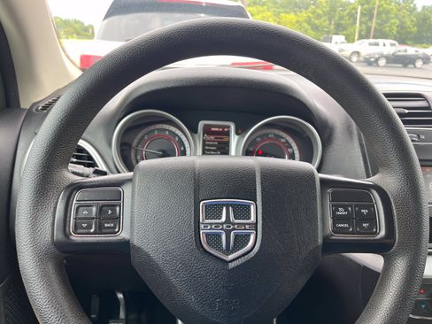 Used 2018 Dodge Journey SE w/ Blacktop Package FWD image 16