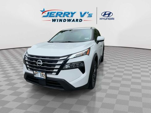 Used 2024 Nissan Rogue SV FWD image 3