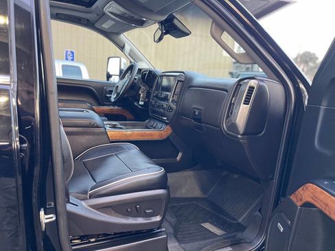 Used 2017 Chevrolet Silverado 3500 High Country w/ Duramax Plus Package image 18