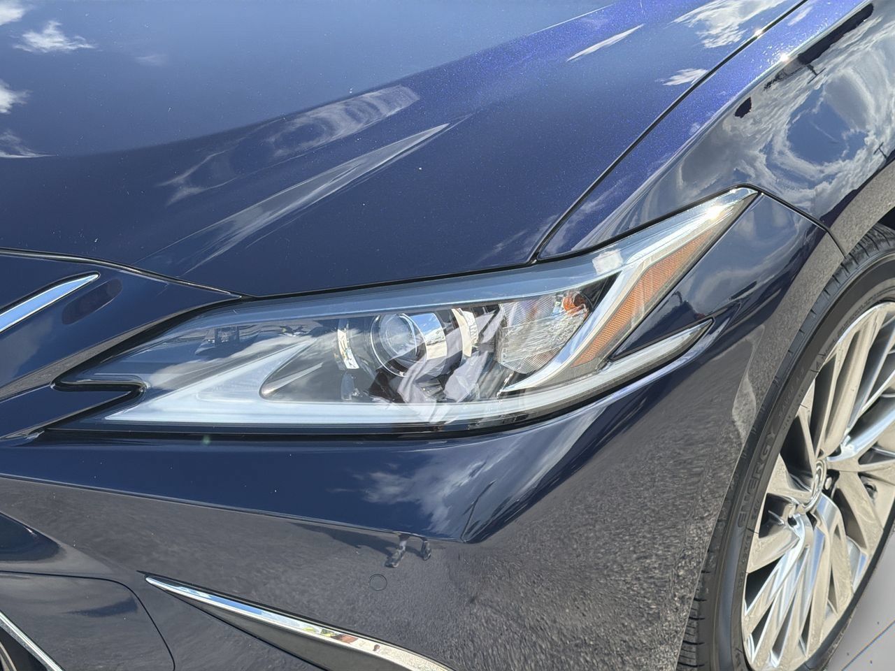 Used 2019 Lexus ES 300h w/ Accessory Package 2 FWD image 6